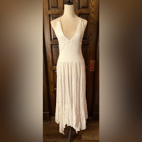 Elegant White Maxi Dress - Picture 5 of 5